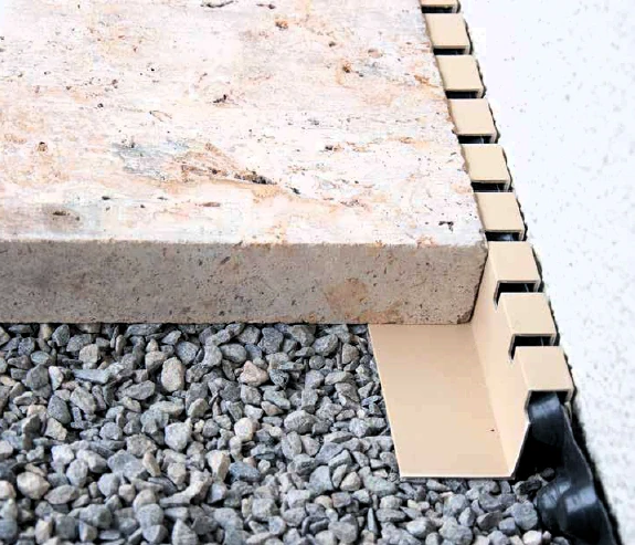 Stěnový dilatační plastový profil "DISTO" - tmavě šedá RAL 7043, 19 mm